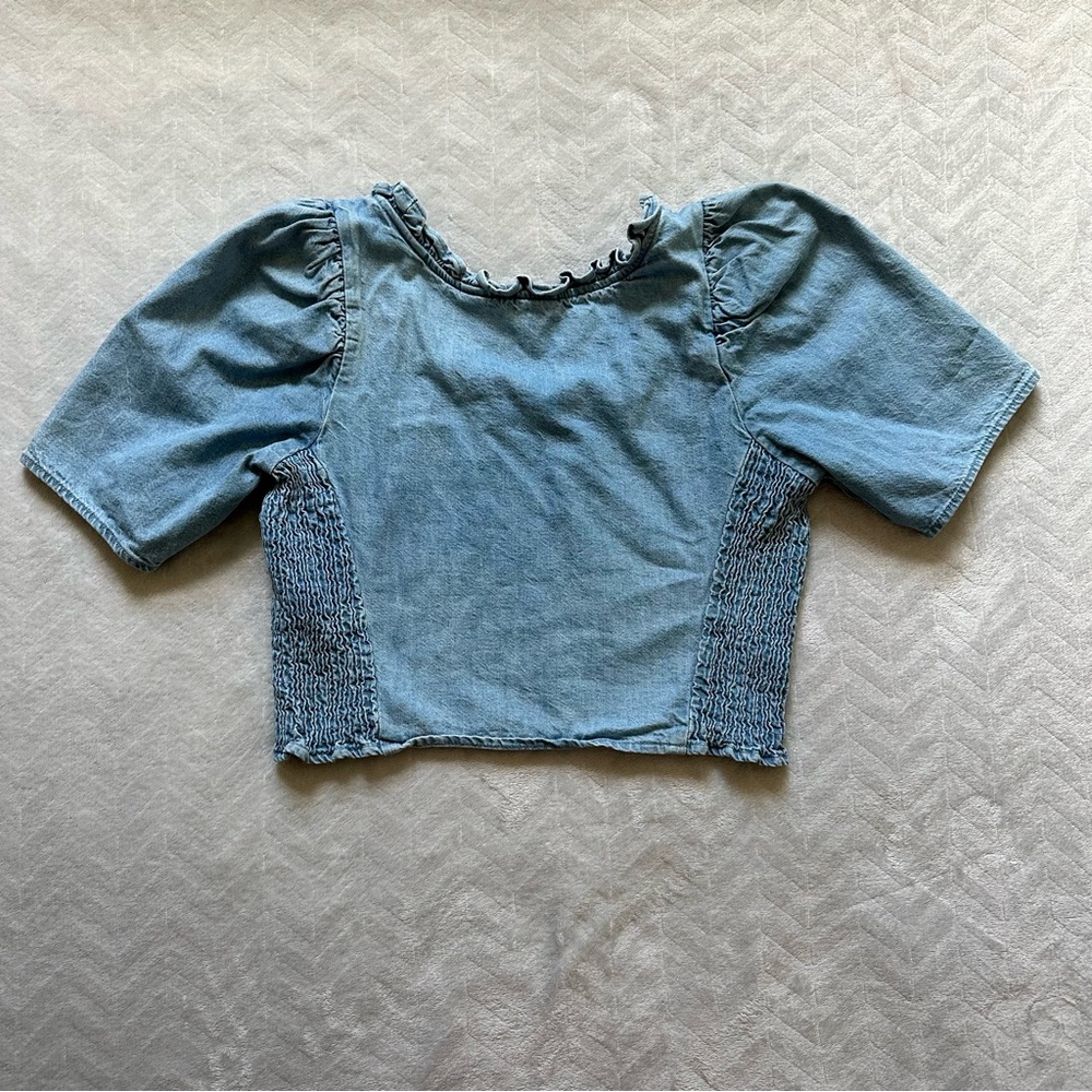 Levi’s Louise Puff Sleeve Smocked Cropped Blouse Denim Blue Size M - Picture 3 of 10